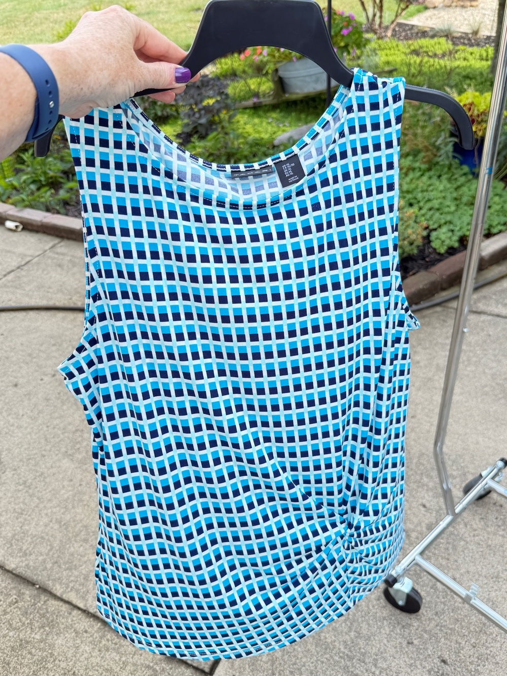 Tahari Blue and White Geometric Twist-Hem Tank